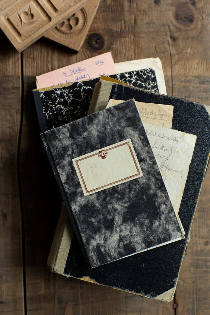Geheime Bücher für Backrezepte gestapelt